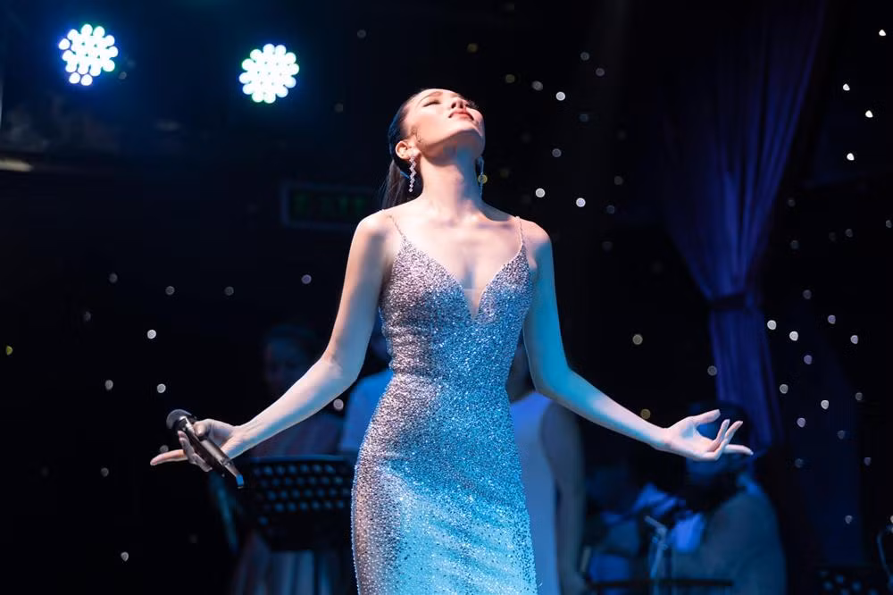 Đọc đến đây, nhiều cư dân mạng đã ngờ ngợ nam chính tháp tùng là Lâm Bảo Châu.