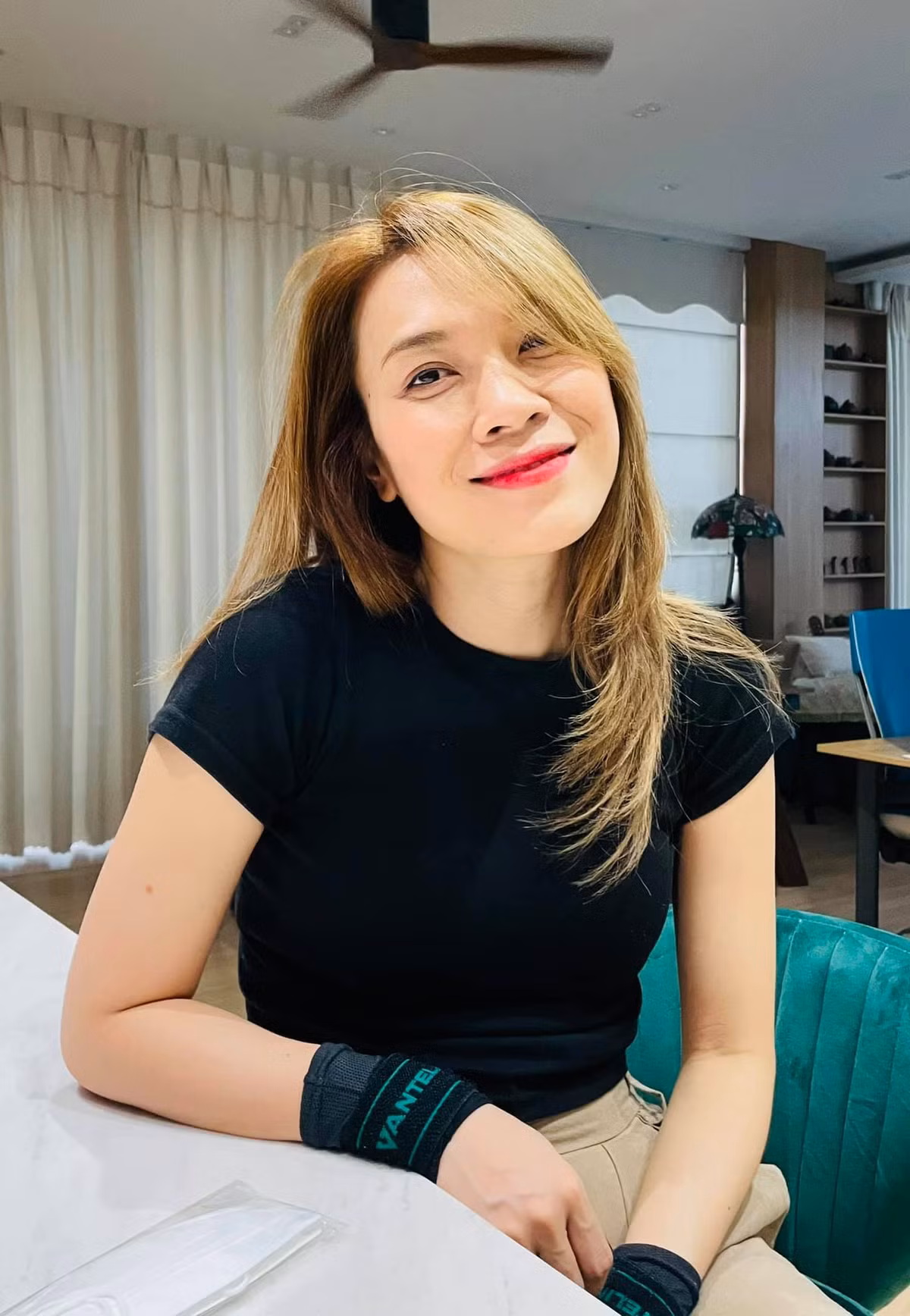 My Tam tran an fan ve doi tay bang bo vi chan thuong nhe