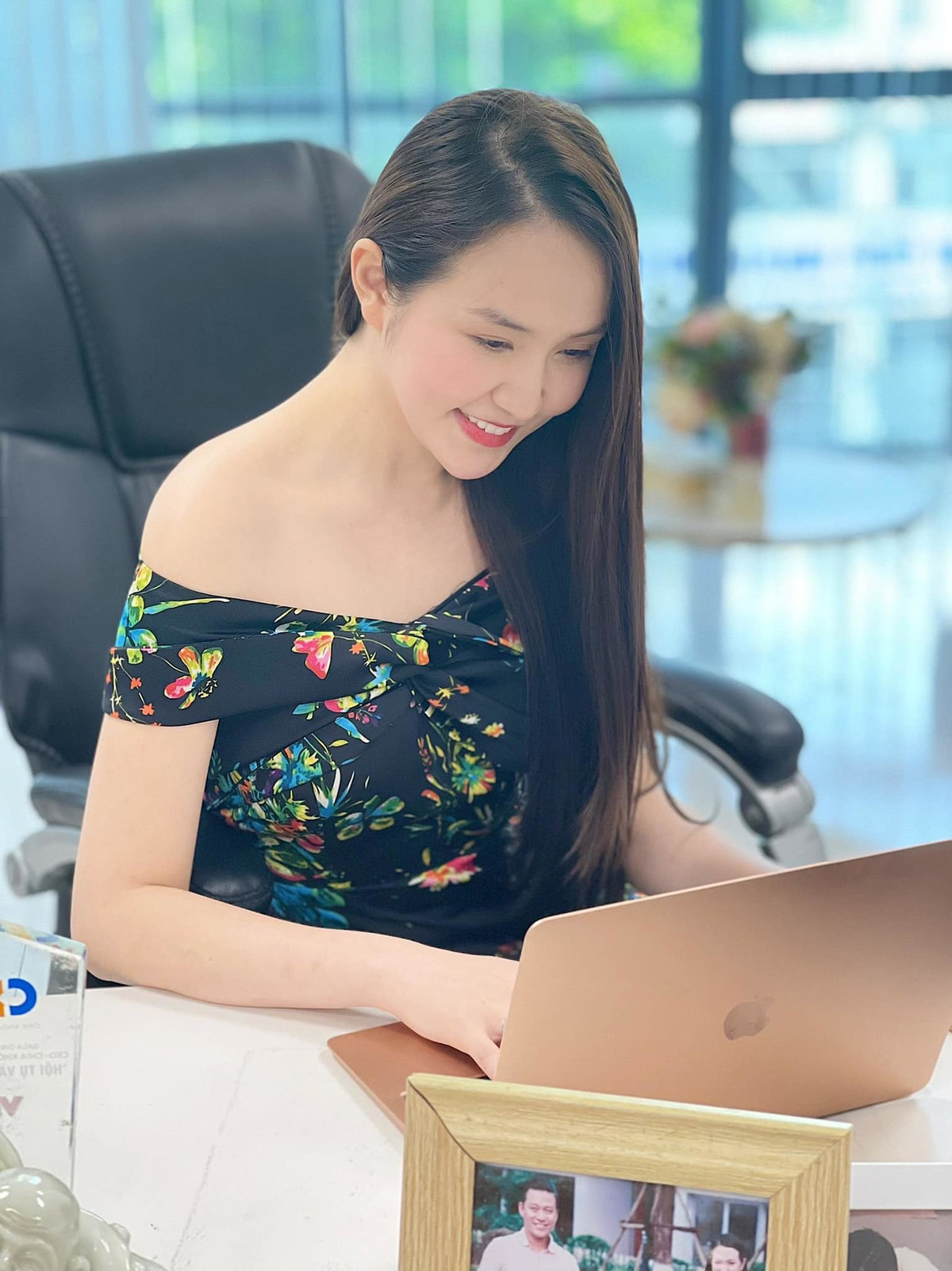 Vợ Tuấn Hưng đăng ảnh xinh đẹp.