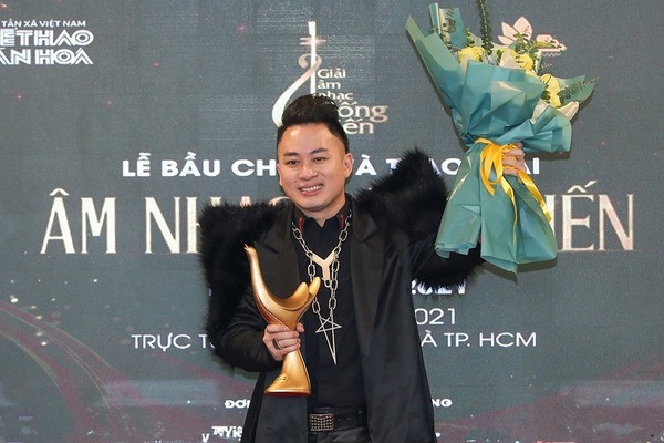 Tung Duong thang 3 giai quan trong tai giai Am nhac Cong hien 2021-Hinh-8