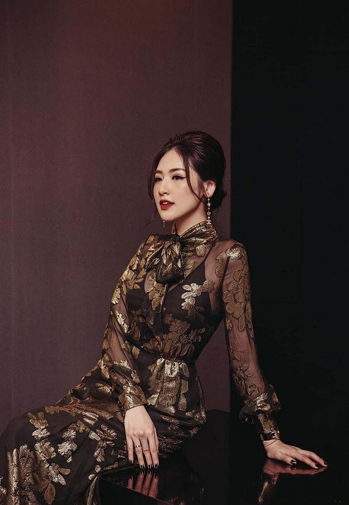 Tú Anh chụp bộ ảnh kỷ niệm trong ngày đón tuổi mới.