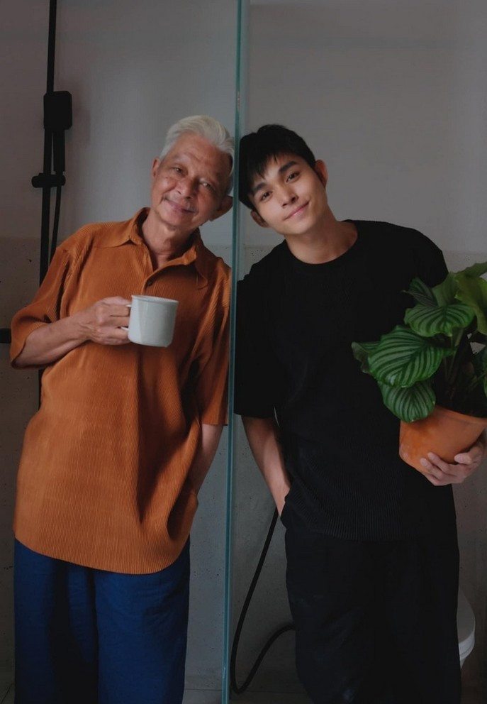 Jun Phạm cùng cha chụp bộ ảnh kỷ niệm ngày Father's day.