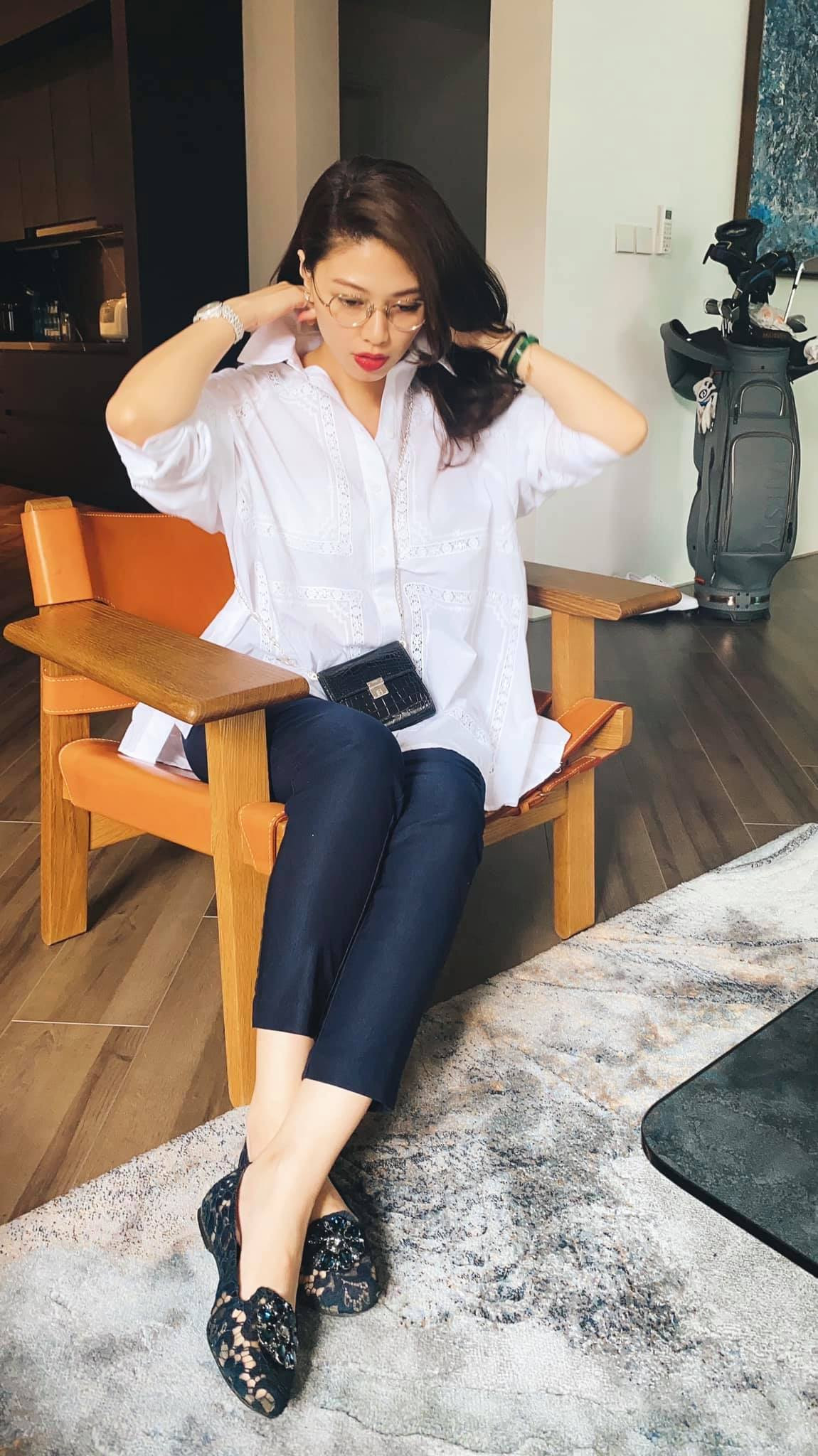 BTV Ngọc Trinh qua ống kính của bố mẹ.