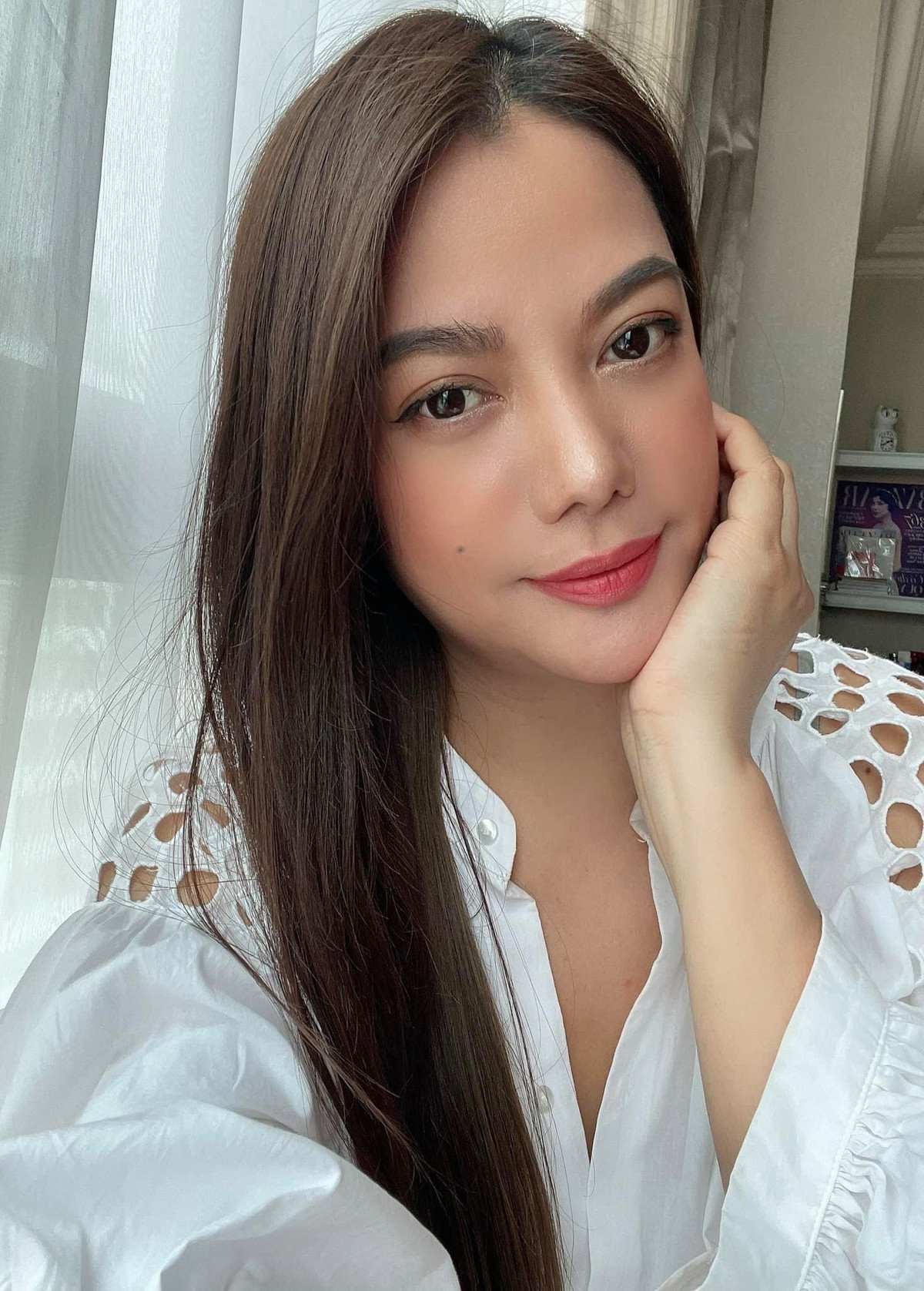 Trương Ngọc Ánh viết: "Thương lắm nhiều mảnh đời cơ cực, trân quý biết bao con người ngày đêm nơi tuyến đầu chống dịch. Và hàng triệu triệu trái tim vẫn đang hướng về Sài Gòn thương yêu".