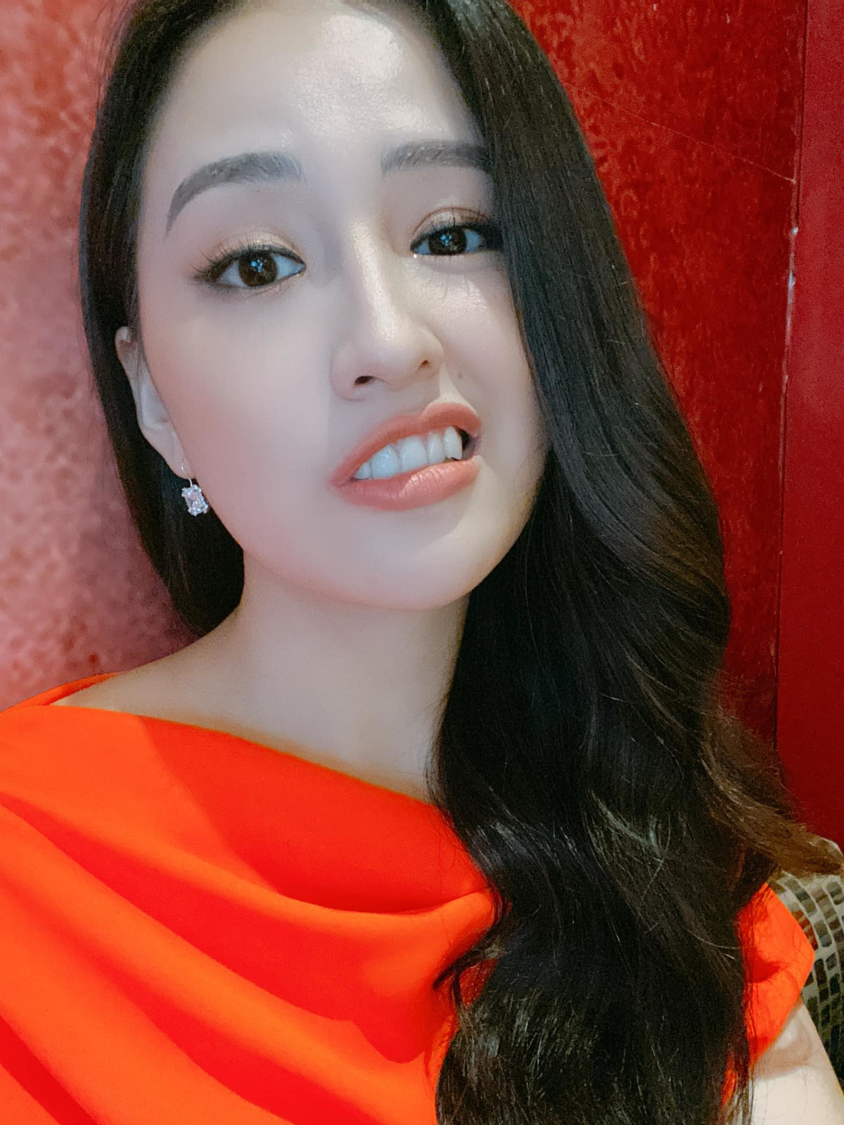 Mai Phương Thúy biểu cảm hài hước.