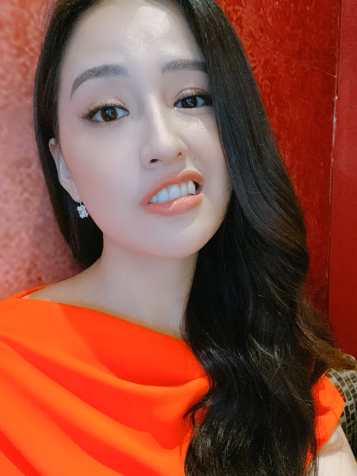 Mai Phương Thúy biểu cảm hài hước.