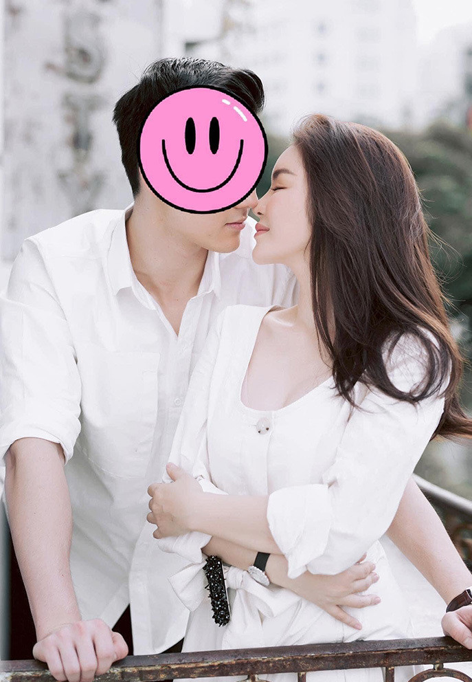 Lý Nhã Kỳ tung loạt ảnh tình tứ bên một chàng trai bí ẩn khiến dân tình xôn xao.