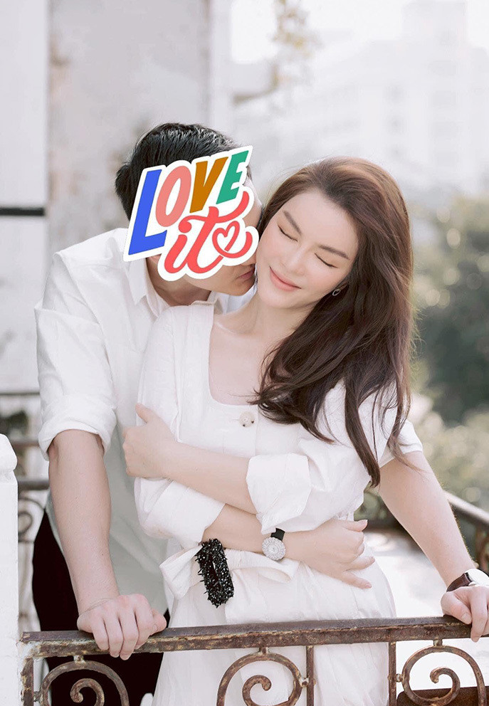 “Canh đúng 1/4 (ngày Cá tháng tư) đăng vậy nè. Ai tin thì tin mà không tin thì thôi nha”, cô hóm hỉnh.