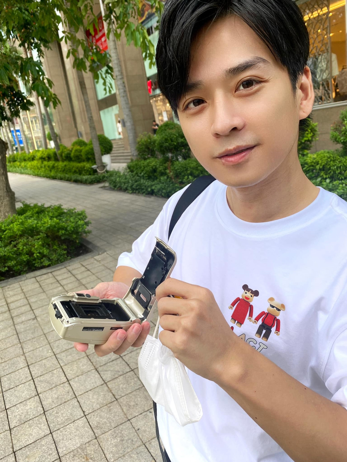 Trần Nghĩa thanh minh: "Mắt em có vết chân chim chứ em không có kẻ mắt nha mọi người".