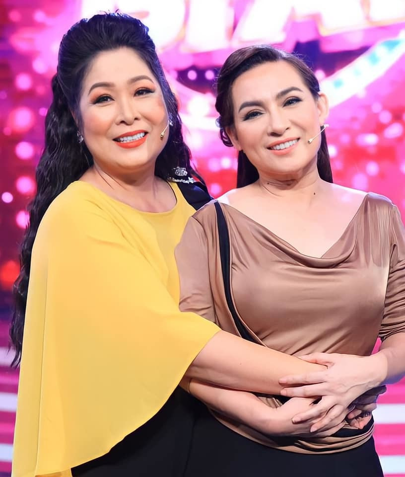 Sao Việt hôm nay 26/9: Hồng Vân viết: "Phi Nhung ơi, chị muốn ôm em như vậy nè. Kỳ tích đang đến xin mọi người hãy cùng cầu nguyện".