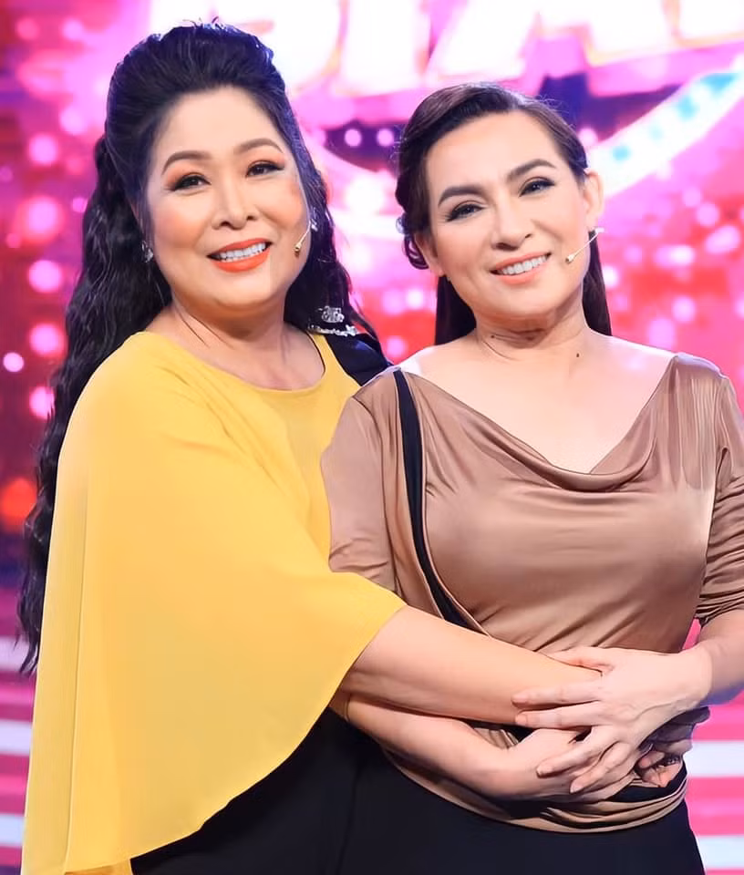 Sao Việt hôm nay 26/9: Hồng Vân viết: "Phi Nhung ơi, chị muốn ôm em như vậy nè. Kỳ tích đang đến xin mọi người hãy cùng cầu nguyện".