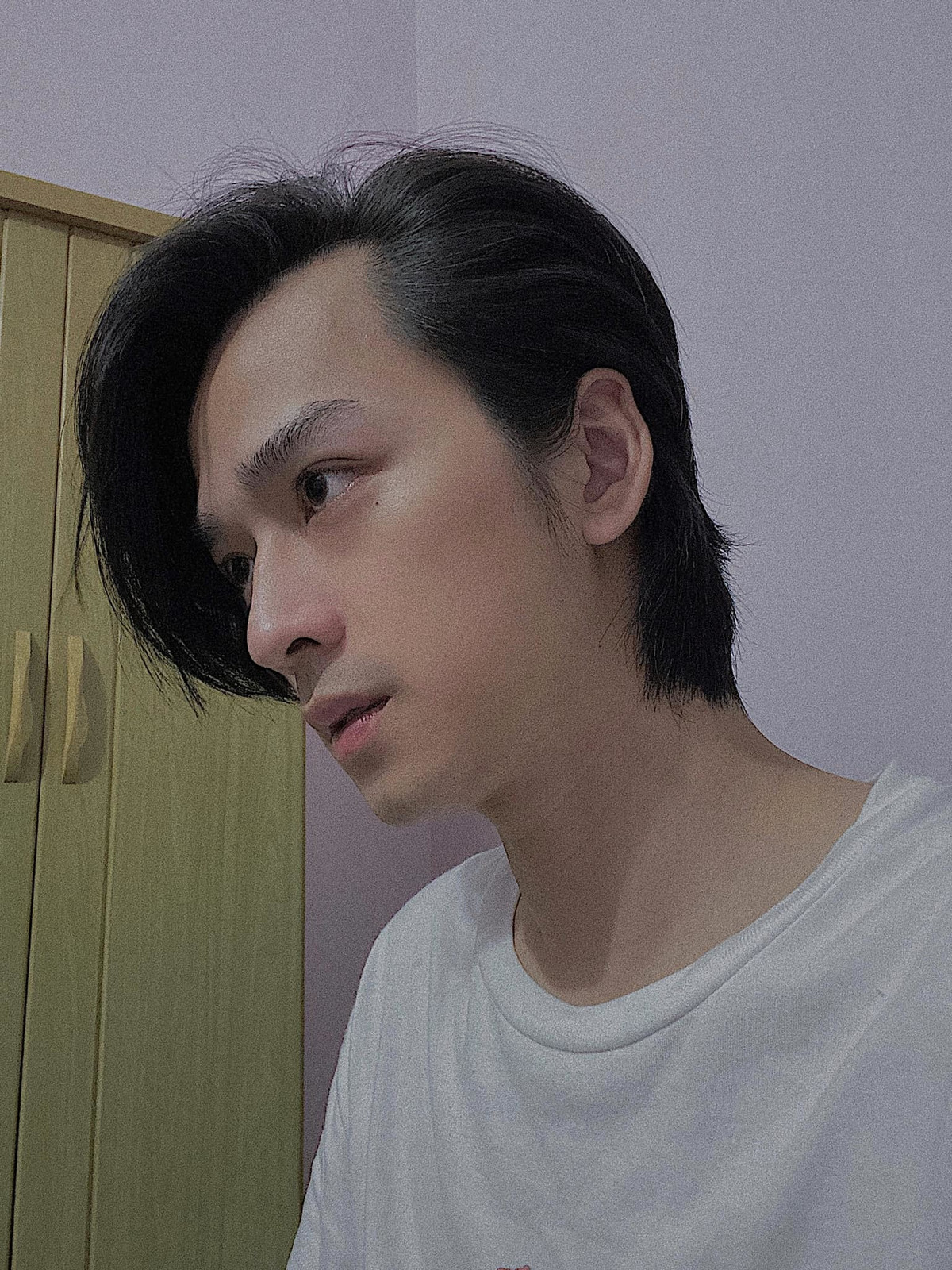 Trần Nghĩa than tóc quá dài.