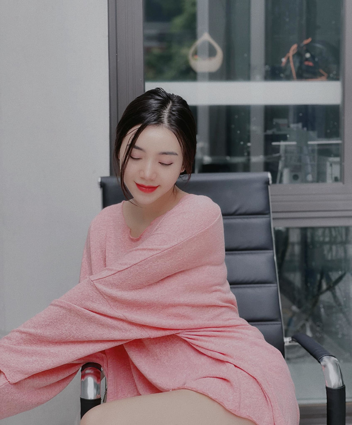 Quỳnh Kool mặc đồ ở nhà vẫn xinh.