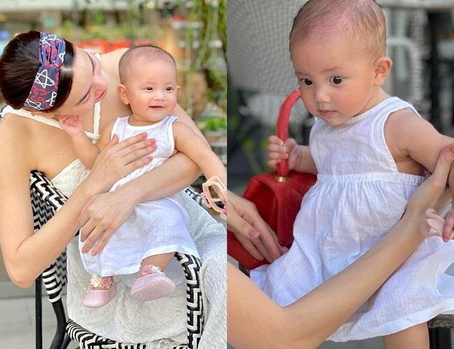 Một chiếc váy kiểu dáng "basic" nhưng vẫn đẹp miễn chê, phối kèm là giày hồng gắn hoa nhỏ xinh.