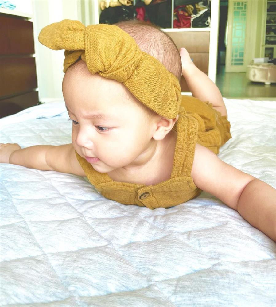 Trông cô bé như một "tiểu thư kiêu kỳ".