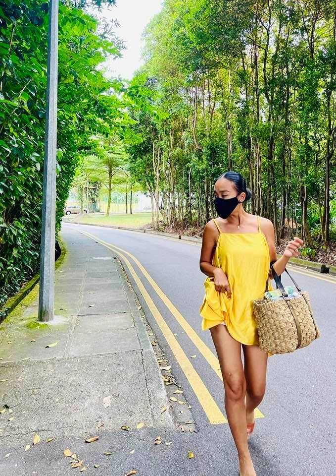 Đoan Trang sang chảnh dạo phố.