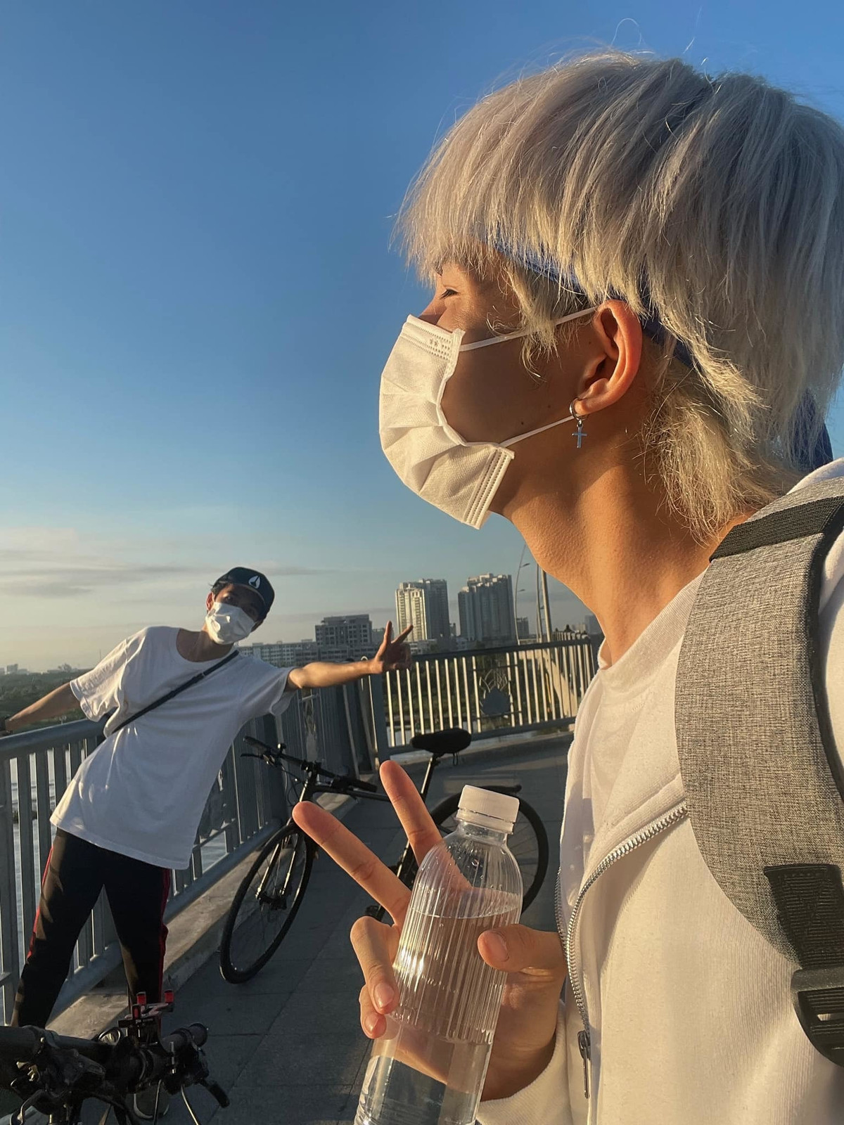 Sao Việt hôm nay 28/9: Dennis Đặng đạp xe thể dục.