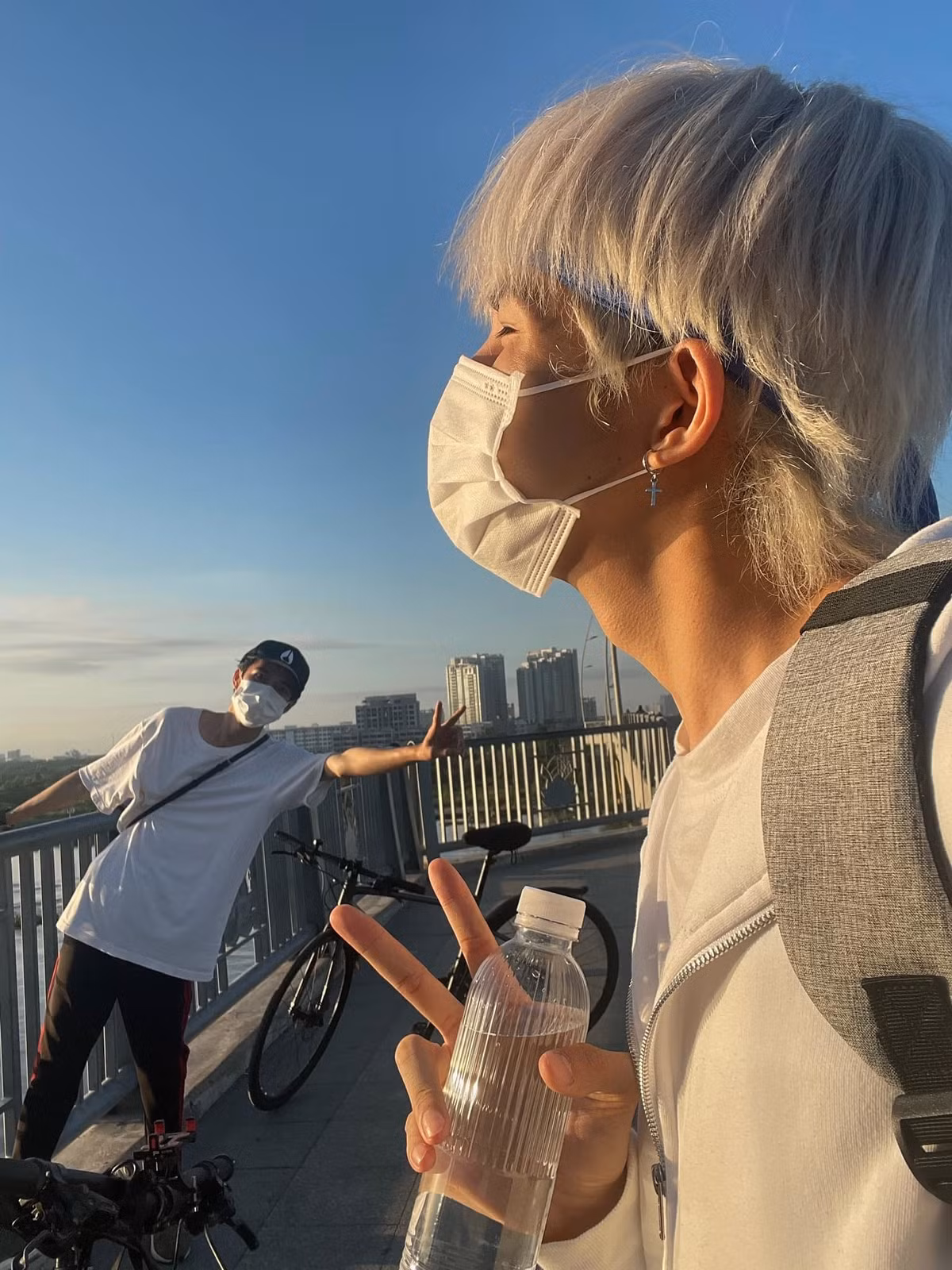 Sao Việt hôm nay 28/9: Dennis Đặng đạp xe thể dục.