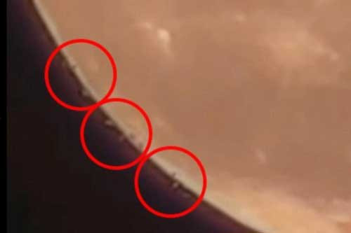 Hàng trăm UFO rời mặt trăng Hang tram UFO roi mat trang