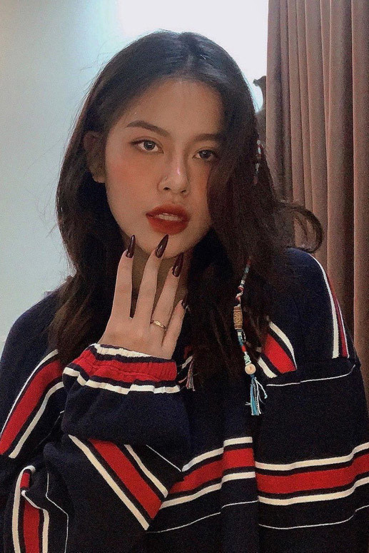 NSƯT Kim Tử Long tâm sự anh không khuyến khích con theo nghệ thuật vì biết đây là một nghề rất gian nan. Tuy nhiên nếu con gái yêu thích và muốn theo đuổi thì nam nghệ sĩ cải lương vẫn ủng hộ.