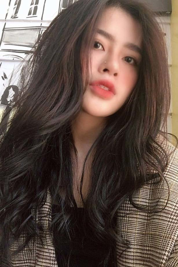 Thời gian qua, bức ảnh Kim Tử Long chụp cùng Gia Hân đã khiến nhiều người rất bất ngờ vì vẻ ngoài của cả hai bố con. Dù đã 54 tuổi nhưng trông Kim Tử Long vẫn rất trẻ trung như một người bạn của con gái.