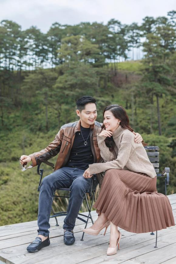 Hiện, ngoài hoạt động nghệ thuật, bạn gái Minh Luân còn làm kinh doanh. Cả hai trải qua hơn một năm gắn bó.