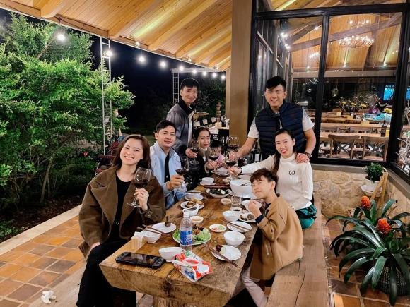 Minh Luân công khai chuyện hẹn hò vào 20/2. Bạn gái của Minh Luân là ca sĩ Thiên Hương. Cô từng tham gia cuộc thi Duyên dáng Bolero.