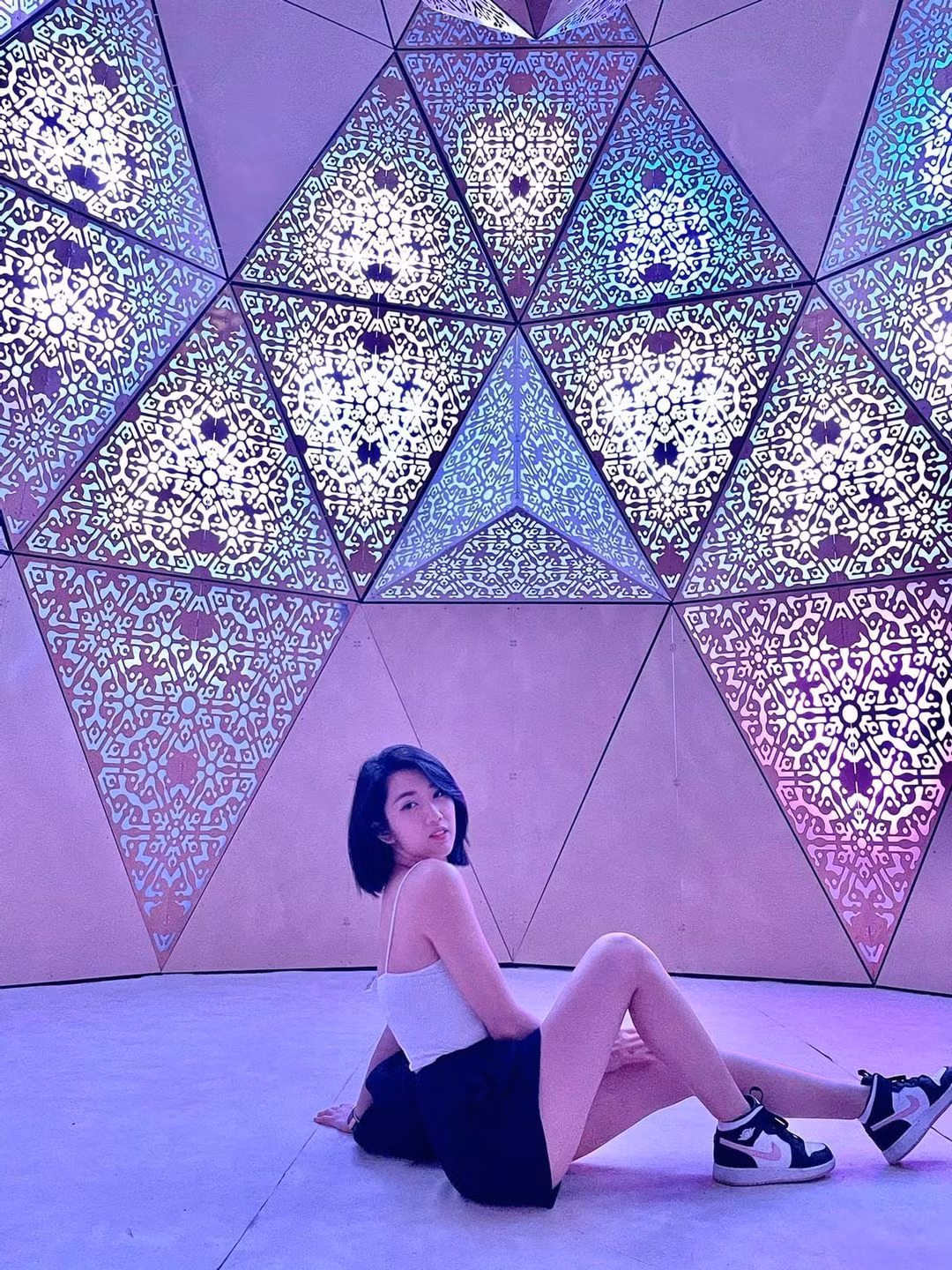 Thuý Ngân gợi cảm trong bức ảnh 'thả thính': "Đài báo hôm nay trời trở gió, anh đi đâu đó nhớ mang em theo".