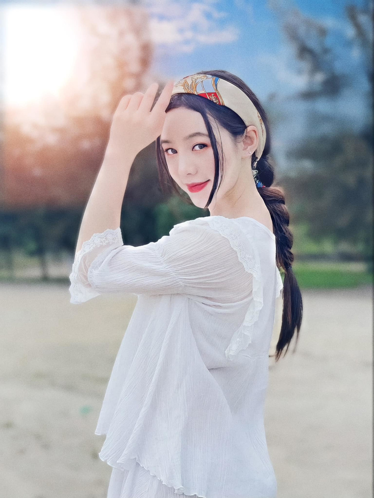 Quỳnh Kool chú thích ảnh: "Em giống như hoàng hôn vậy, phải chiều mới có được em".