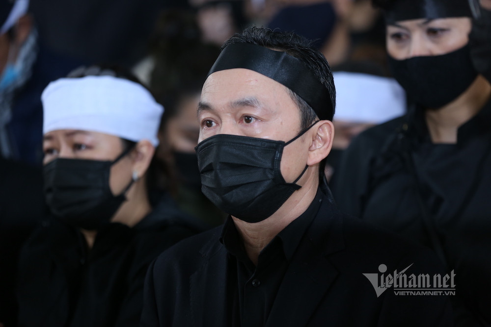 Nhac si Quoc Trung nghen ngao tu biet bo - NSND Trung Kien-Hinh-2