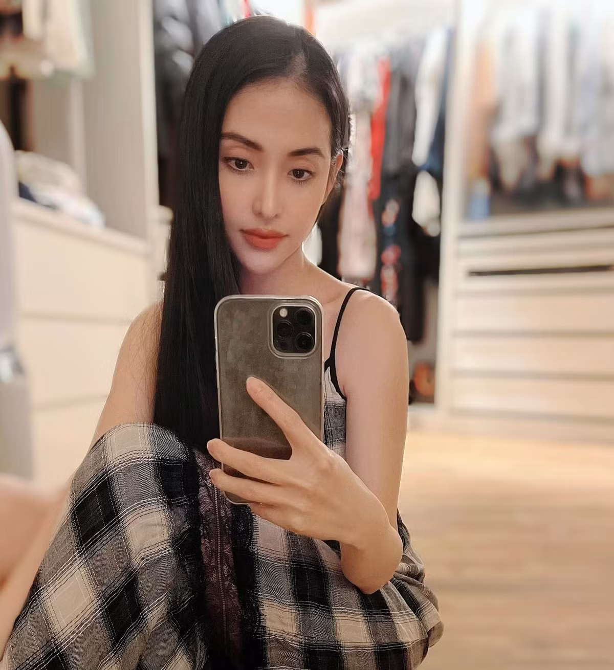 Cuộc sống hôn nhân của Mai Hồ hạnh phúc khiến cô vẫn giữ được vẻ tươi trẻ và ngày càng đằm thắm.