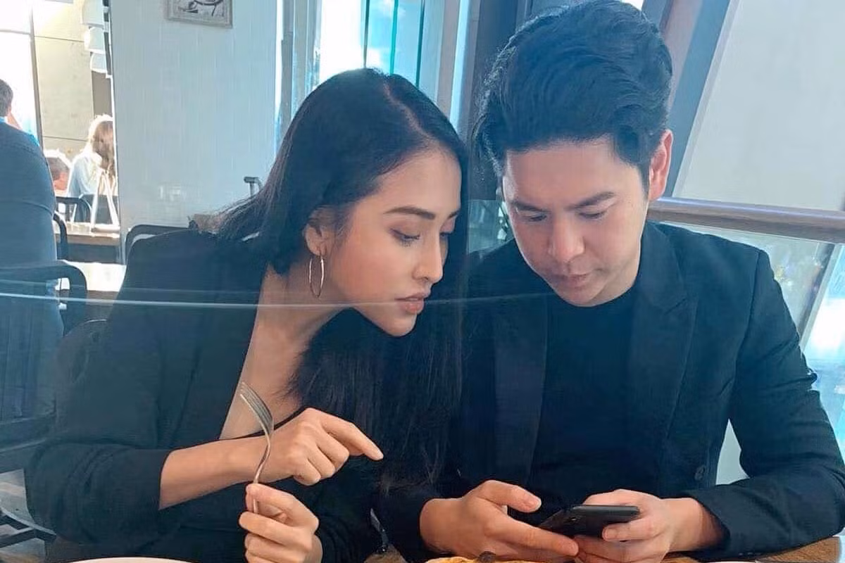 Chia sẻ về ông xã, Mai Hồ cho biết Nam Bùi là người sống rất tình cảm, quan tâm đến người khác. Cô cũng có cuộc sống hạnh phúc vì gia đình bên nội sống rất tình cảm, gắn bó. Sau khi kết hôn và có con, Nam Bùi càng yêu thương và cưng chiều vợ hơn.