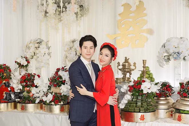 Cuối tháng 2/2018, Mai Hồ và Nam Bùi đã bí mật tổ chức lễ đính hôn tại tư gia ở TP.HCM. Sau đó, cô cùng con trai riêng chuyển sang Đức định cư cùng chồng.