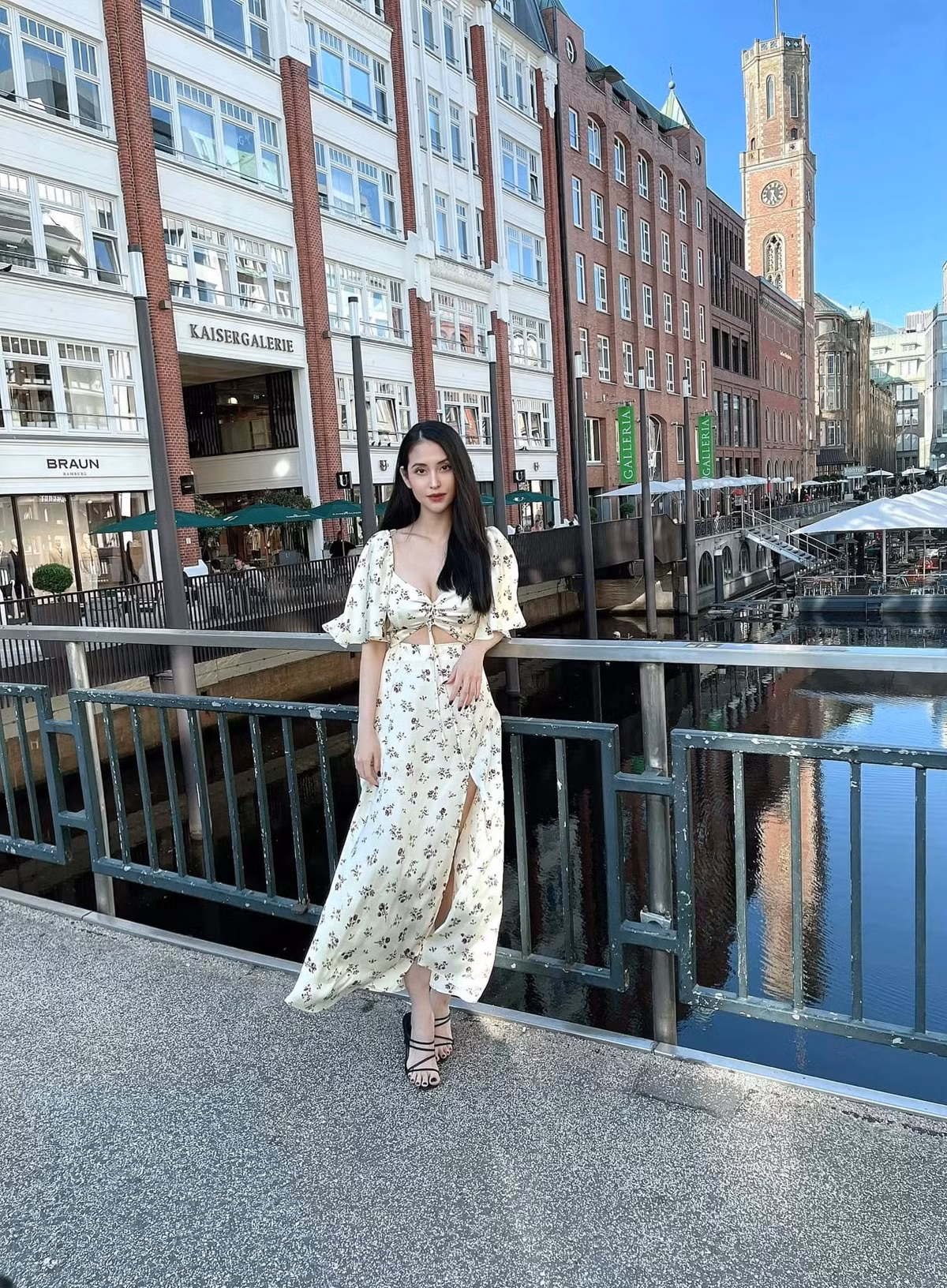 Vóc dáng thon gọn, gợi cảm của mẹ hai con Mai Hồ.