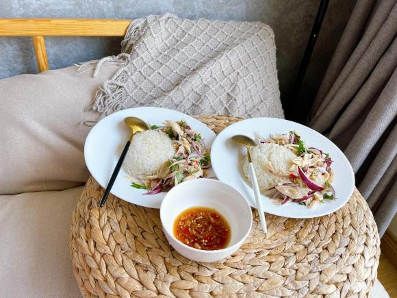 Gan 3 gio sang, vo Phan Manh Quynh van tuc chong khong ngu duoc-Hinh-6