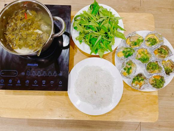 Gan 3 gio sang, vo Phan Manh Quynh van tuc chong khong ngu duoc-Hinh-10