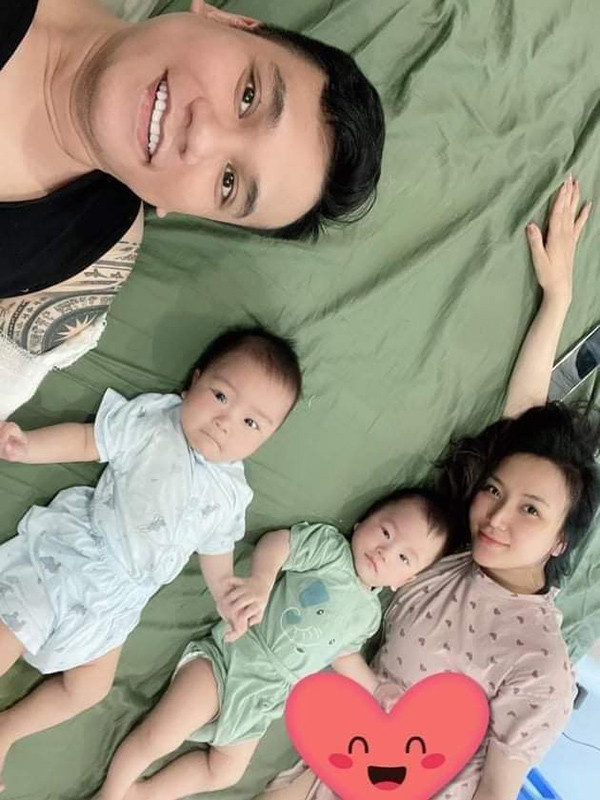 Kết hôn sau một năm hẹn hò, tháng 4/2018, Khắc Việt và Thanh Thảo chính thức về chung một nhà. Đầu năm 2020, cặp đôi mừng tin vui mang song sinh.