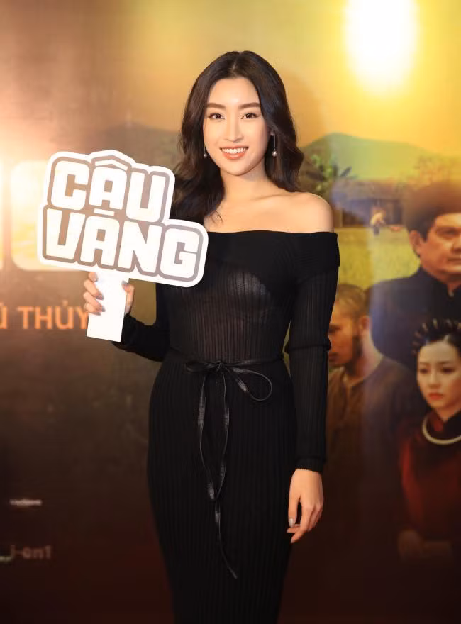 Bộ đồ tưởng kín đáo mà lại khiến 9X lọt top sao mặc xấu chỉ vì lỗi "phụ tùng".