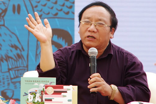 Hoang Nhuan Cam trong mat NSND Tu Long, MC Thao Van-Hinh-2