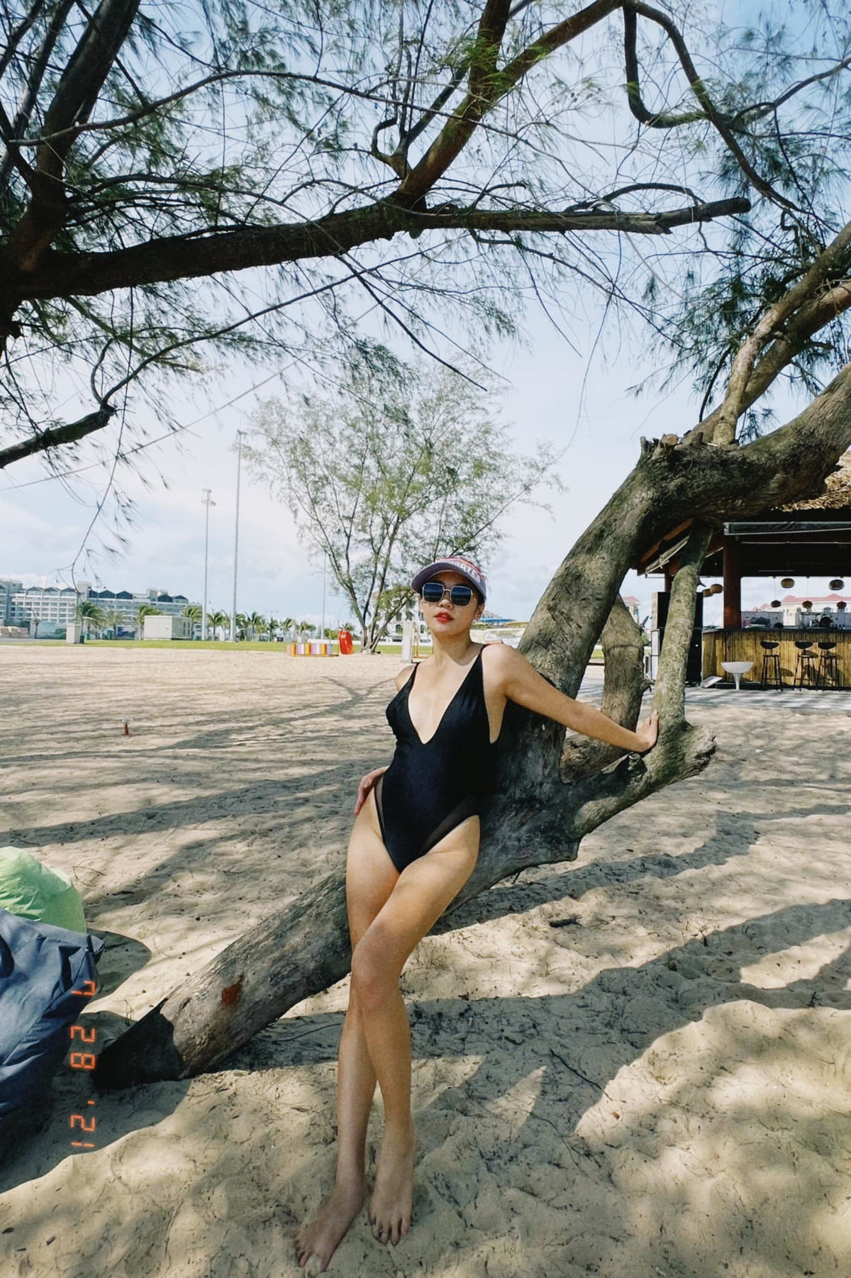 Văn Mai Hương đăng ảnh bikini.