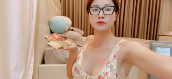 "Một năm 35 tuổi nhắc tôi nhớ: mình phải tính việc nghỉ hưu non thôi! Già đi trồng rau nuôi gà".