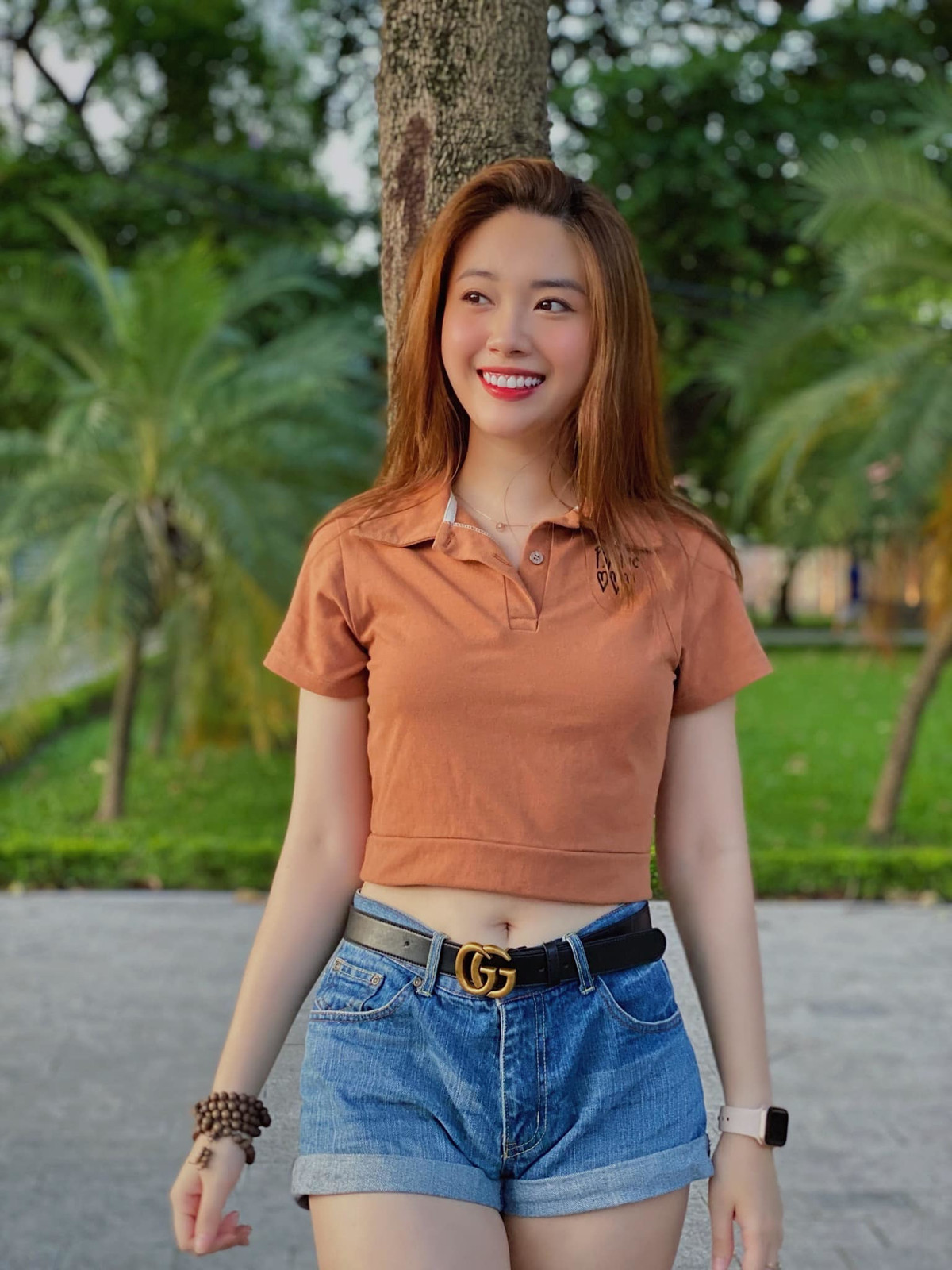 Phong cách đời thường phong cách và trẻ trung của nữ diễn viên sinh năm 1996.