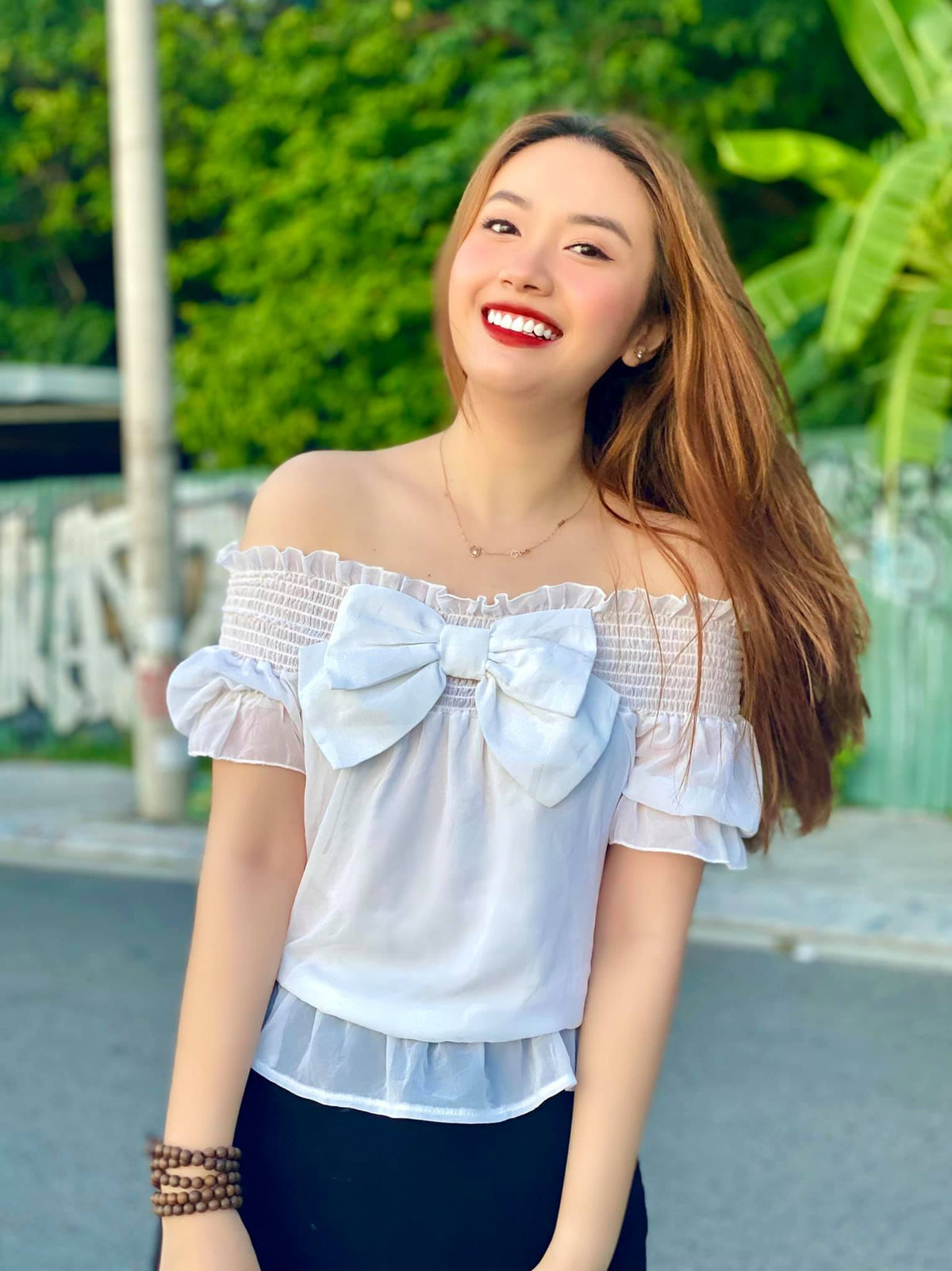 Không sở hữu chiều cao ấn tượng nhưng Kiều My luôn ghi điểm với những trang phục nữ tính, quyến rũ, khoe vẻ đẹp trong sáng.