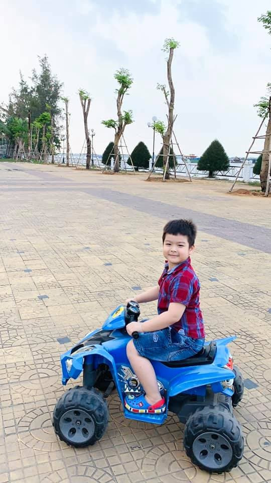 Dua con trai di choi, Nhat Kim Anh va chong cu ne chup chung-Hinh-3