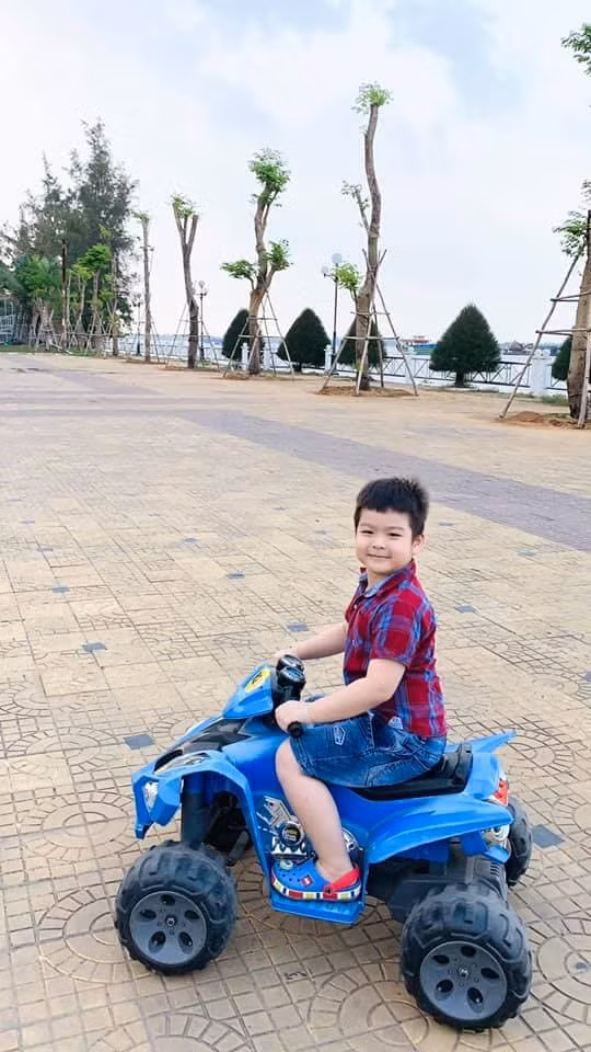 Dua con trai di choi, Nhat Kim Anh va chong cu ne chup chung-Hinh-3