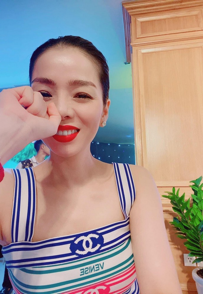 Sao Việt hôm nay 3/8: Lệ Quyên đăng ảnh trải lòng về tính cách bản thân với các mối quan hệ trong đời sống. Nữ ca sĩ cho rằng cô luôn yêu - ghét rõ ràng và không thể giả dối.