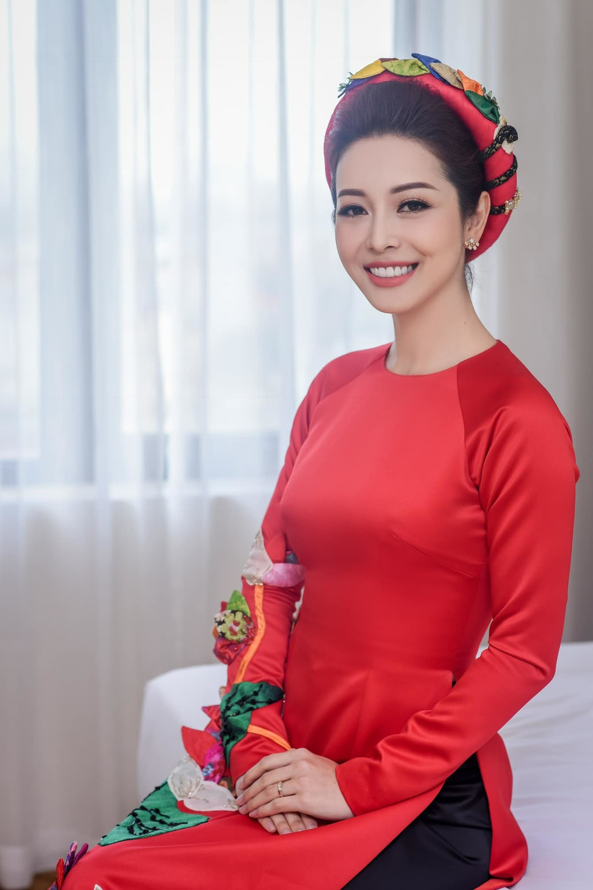 Jennifer Phạm đẹp rạng ngời ở tuổi 36.