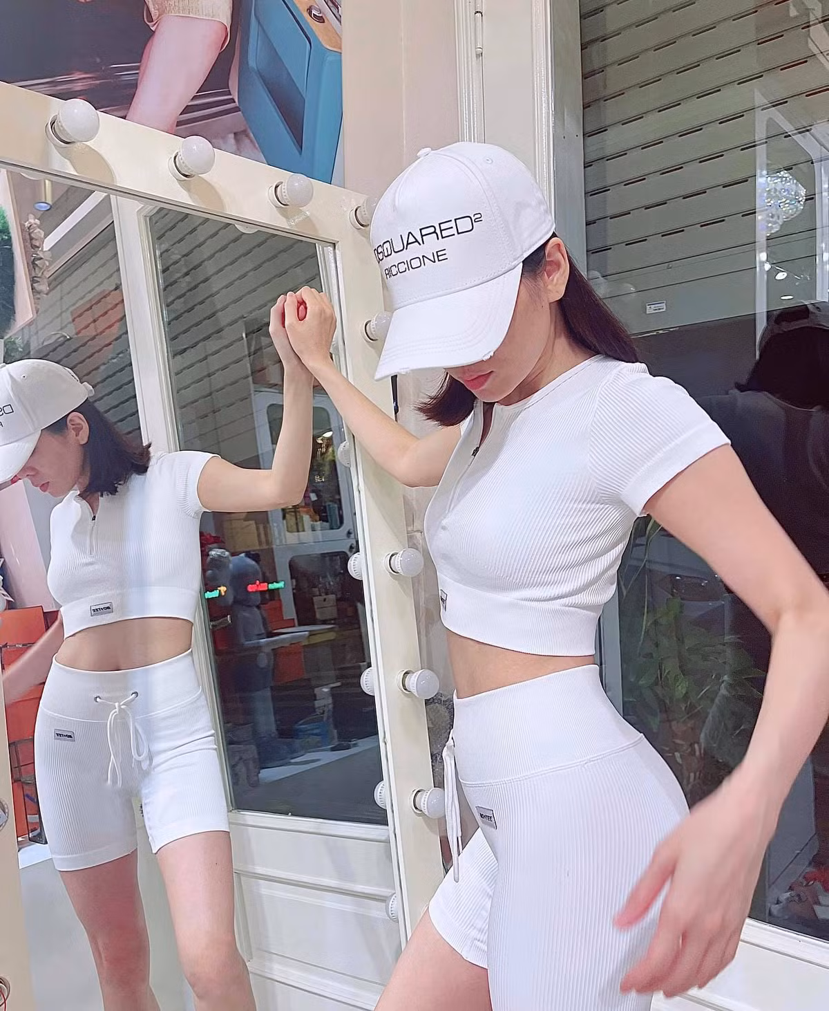 Le Quyen khoe than hinh mong dinh sieu goi cam