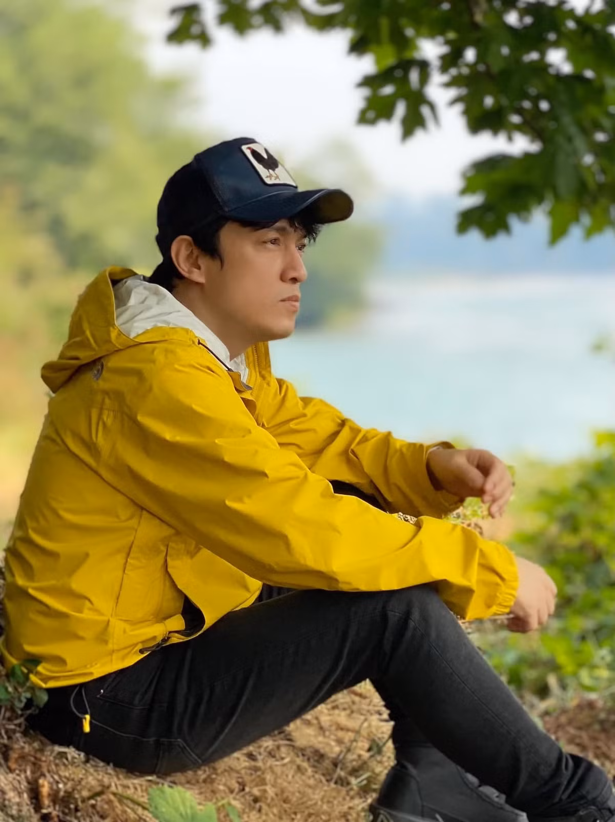 Ca sĩ Lam Trường đăng ảnh trầm tư.