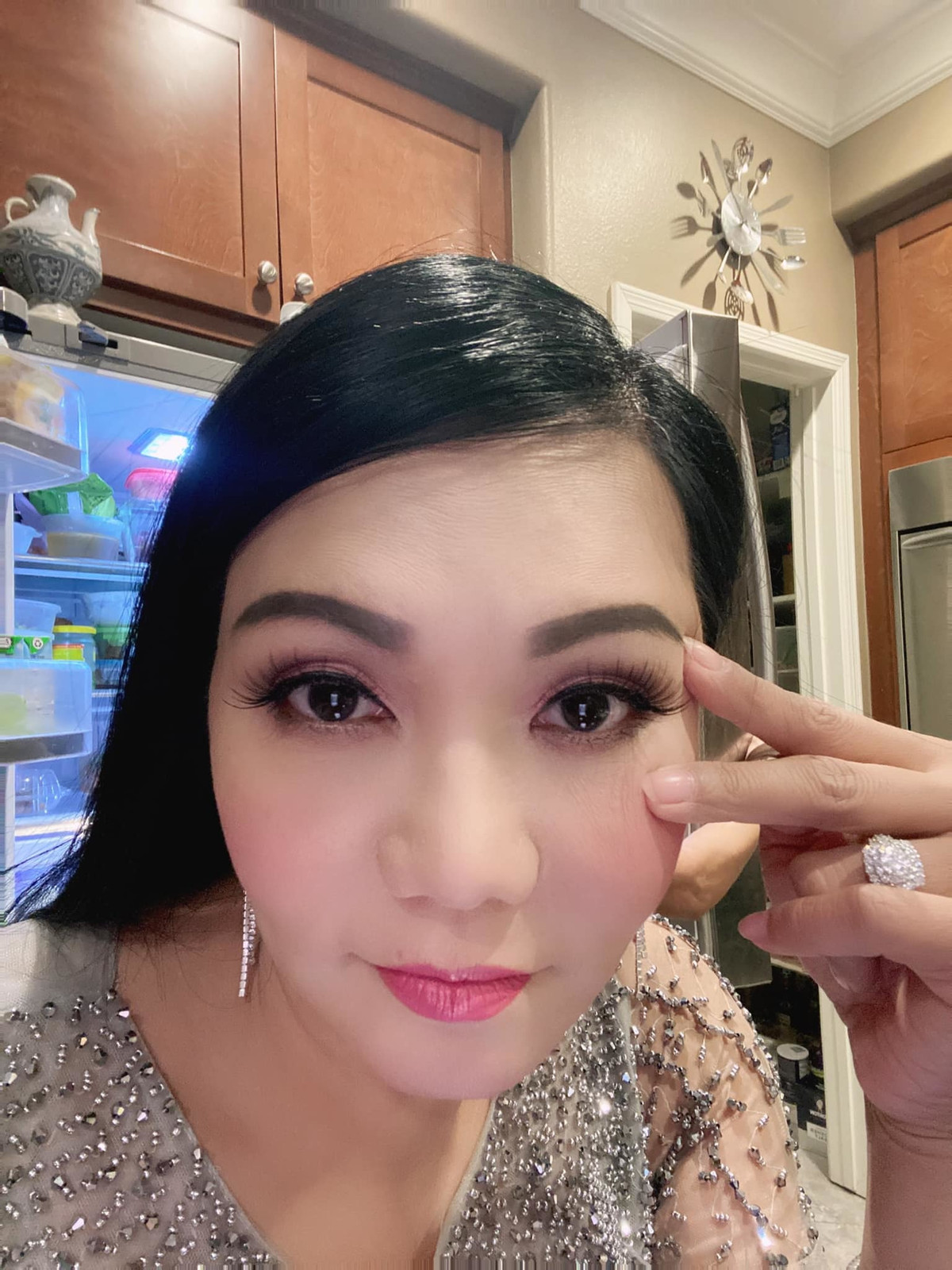 Ngọc Huyền chụp cận mặt.